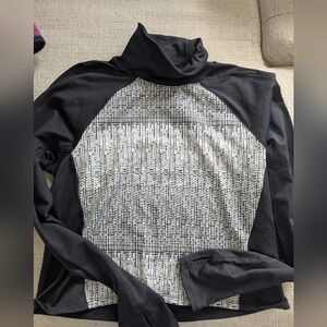 Under Armour Long Sleeve Size Medium